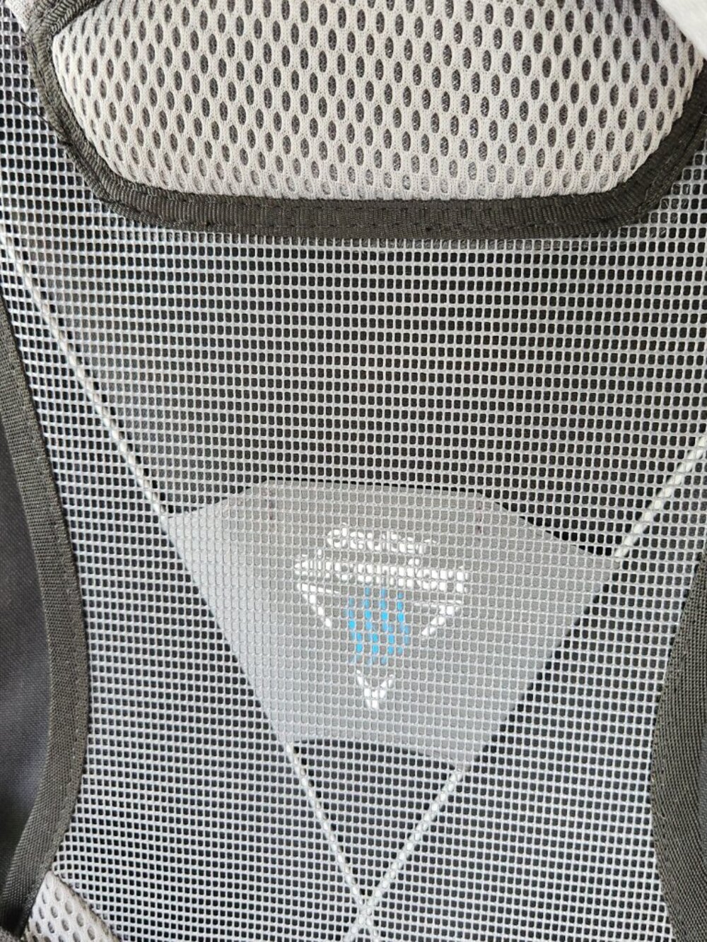 Deuter Sport Futura 22 Liter Backpack Day Pack Black Gray Blue, Like New Cond. - Picture 12 of 13